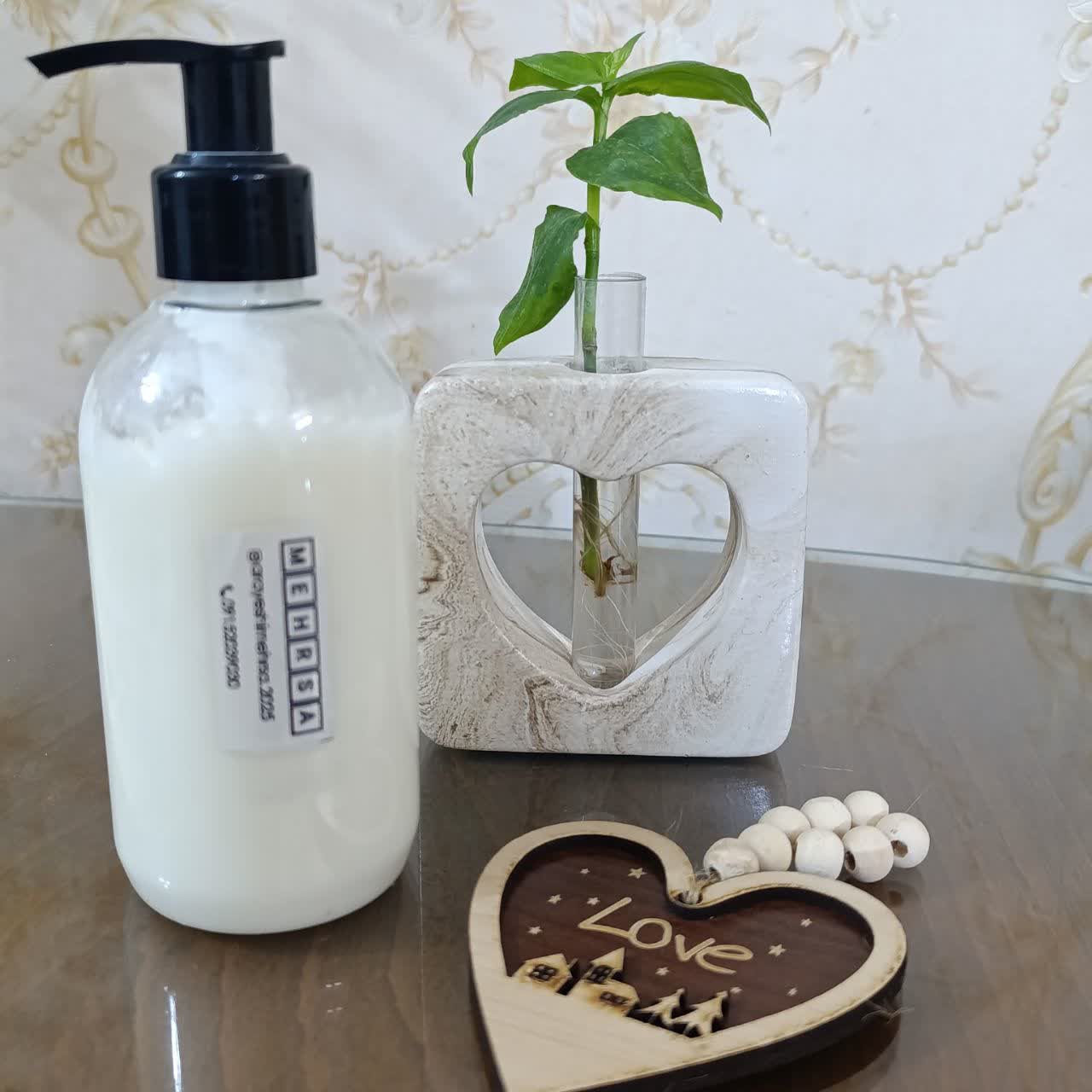 کرم مرطوب کننده و آبرسان پمپی